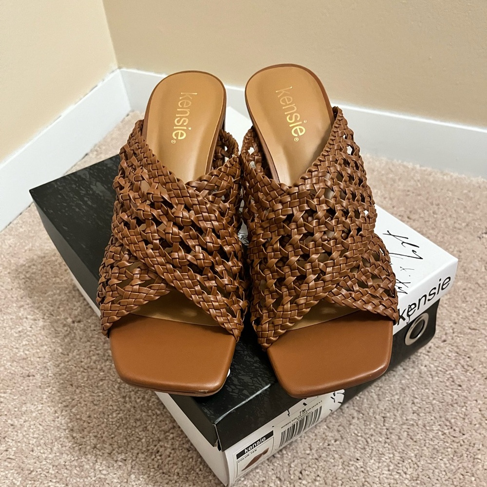 Kenzie Brown Khadija Dress Sandals Sz7 NIB